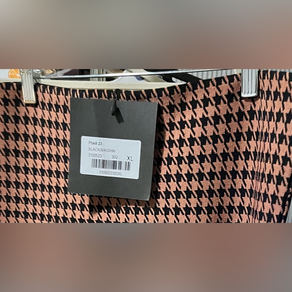 Elegant Pleated Houndstooth 23” Midi Skirt - Black and Brown - Picture 2 of 9